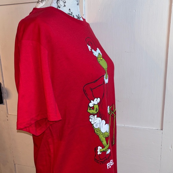 Grinch Christmas Holiday Party Red Graphic T-shirt Size Medium New Unisex M - Picture 3 of 11